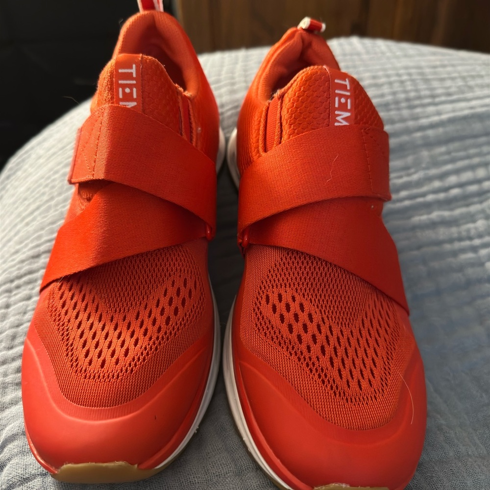 Tiem women’s slipstream clip in, SPD compatible shoe. Performance cycling shoes.